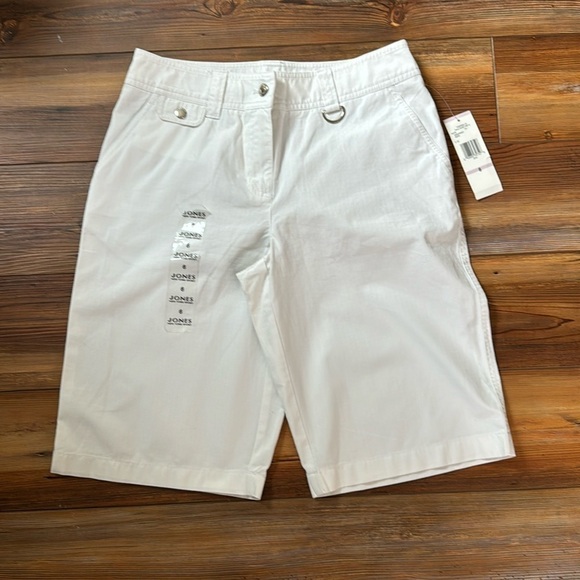 Jones of New York white Bermuda shorts size 6 - Picture 1 of 5